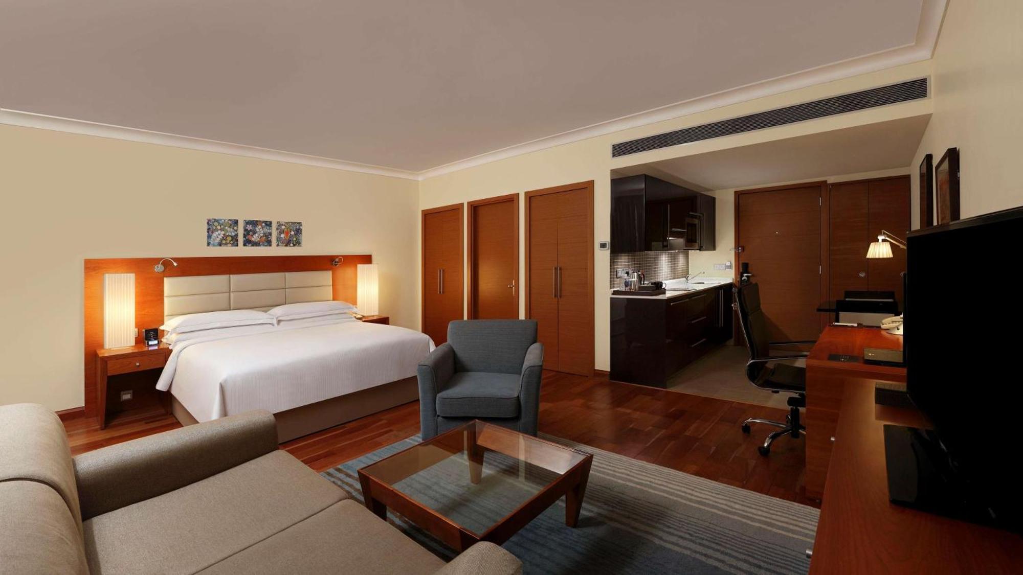 होटल Hilton Embassy Golflinks 5*