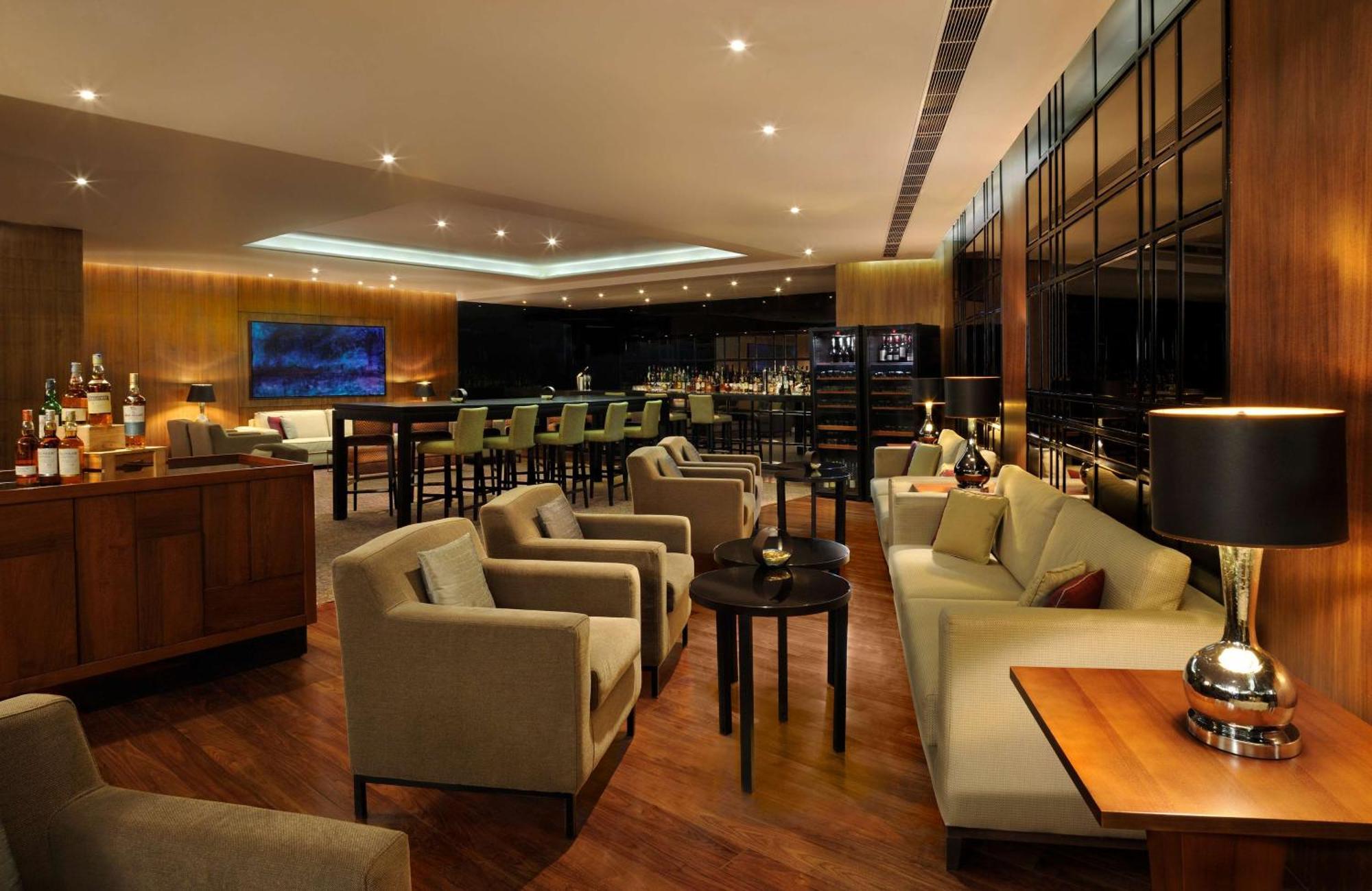 Hilton Embassy Golflinks होटल