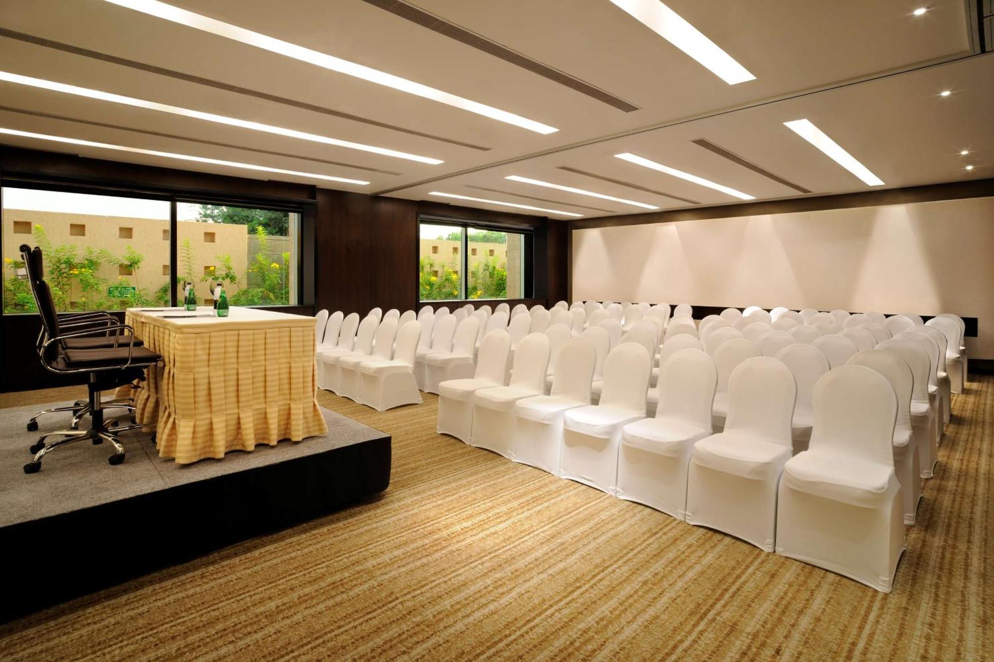 Hilton Embassy Golflinks होटल Bangalore