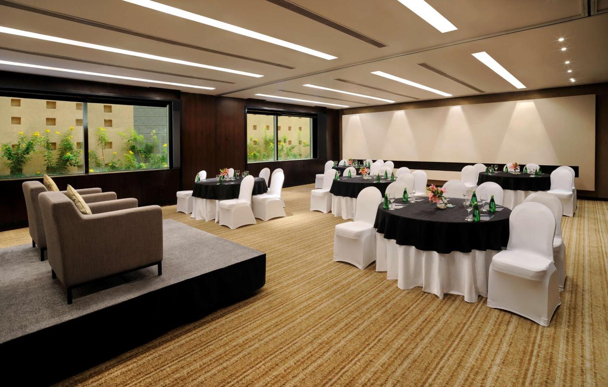 होटल Hilton Embassy Golflinks 5*