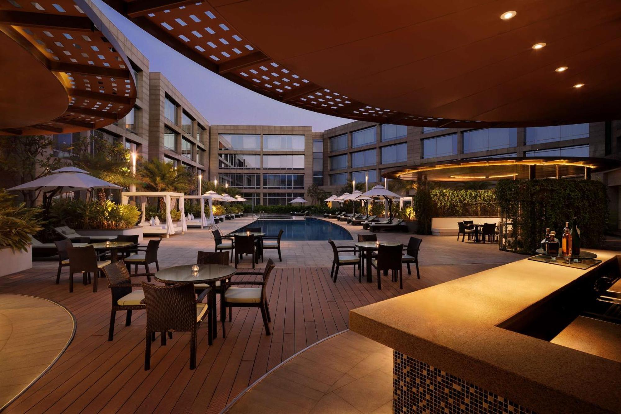 Hilton Embassy Golflinks होटल