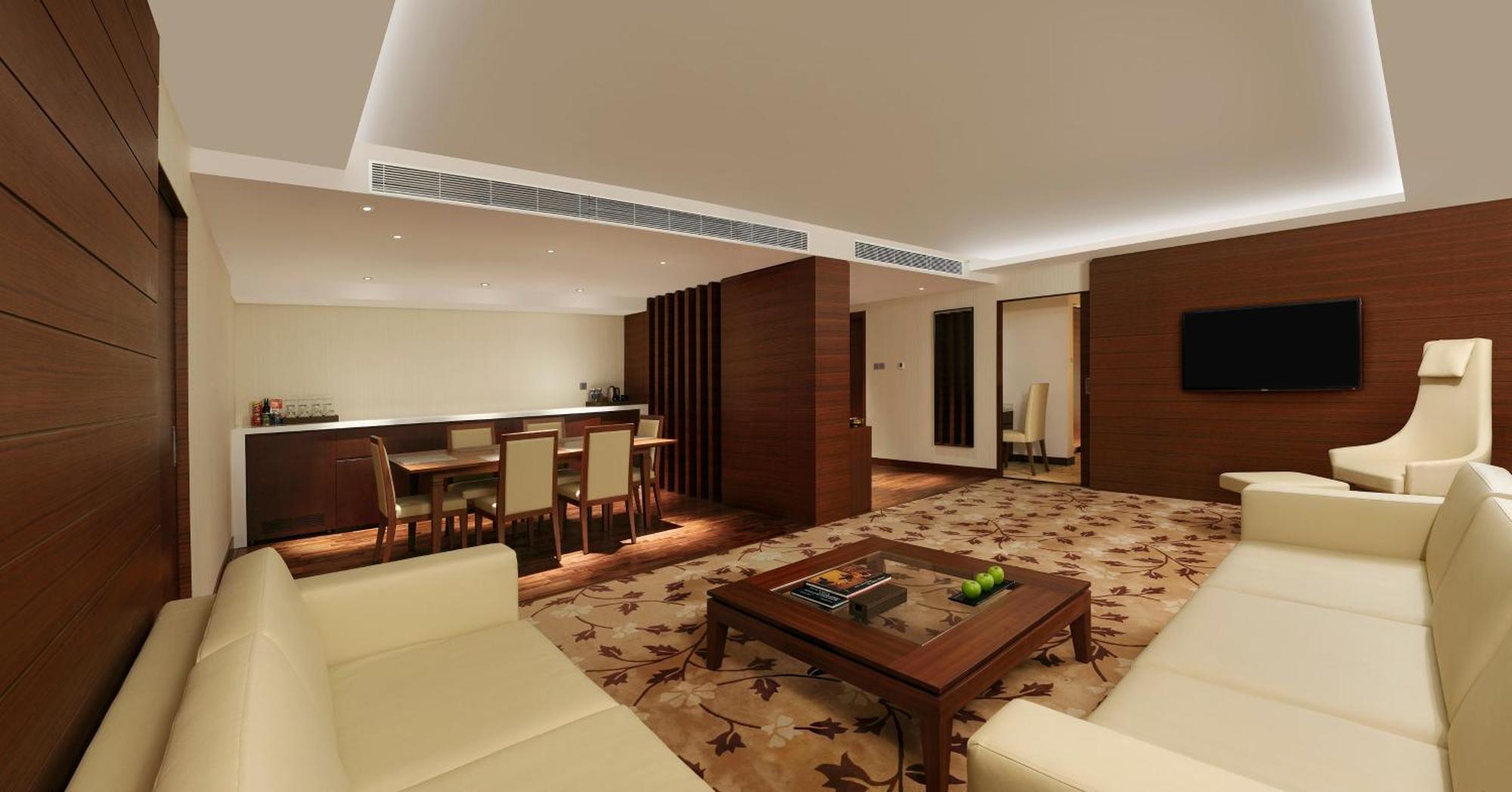 Hilton Embassy Golflinks होटल 5*